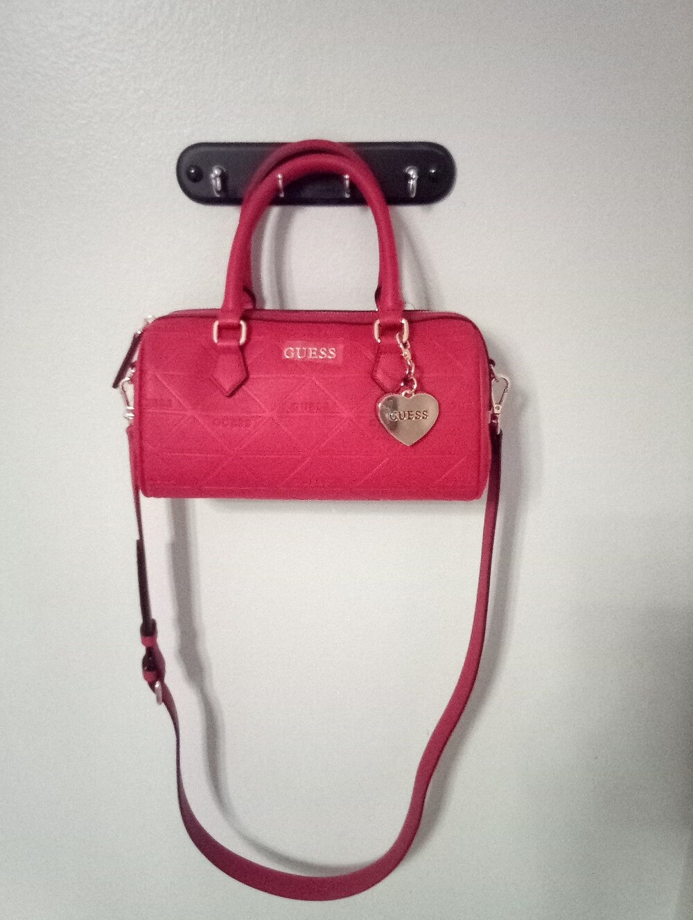 Guess: Red Barrel Satchel - Picture 4 of 7